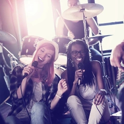 Ugreen kabel przewód audio 3,5 mm mini jack - 2RCA 1,5m czarny (AV116)